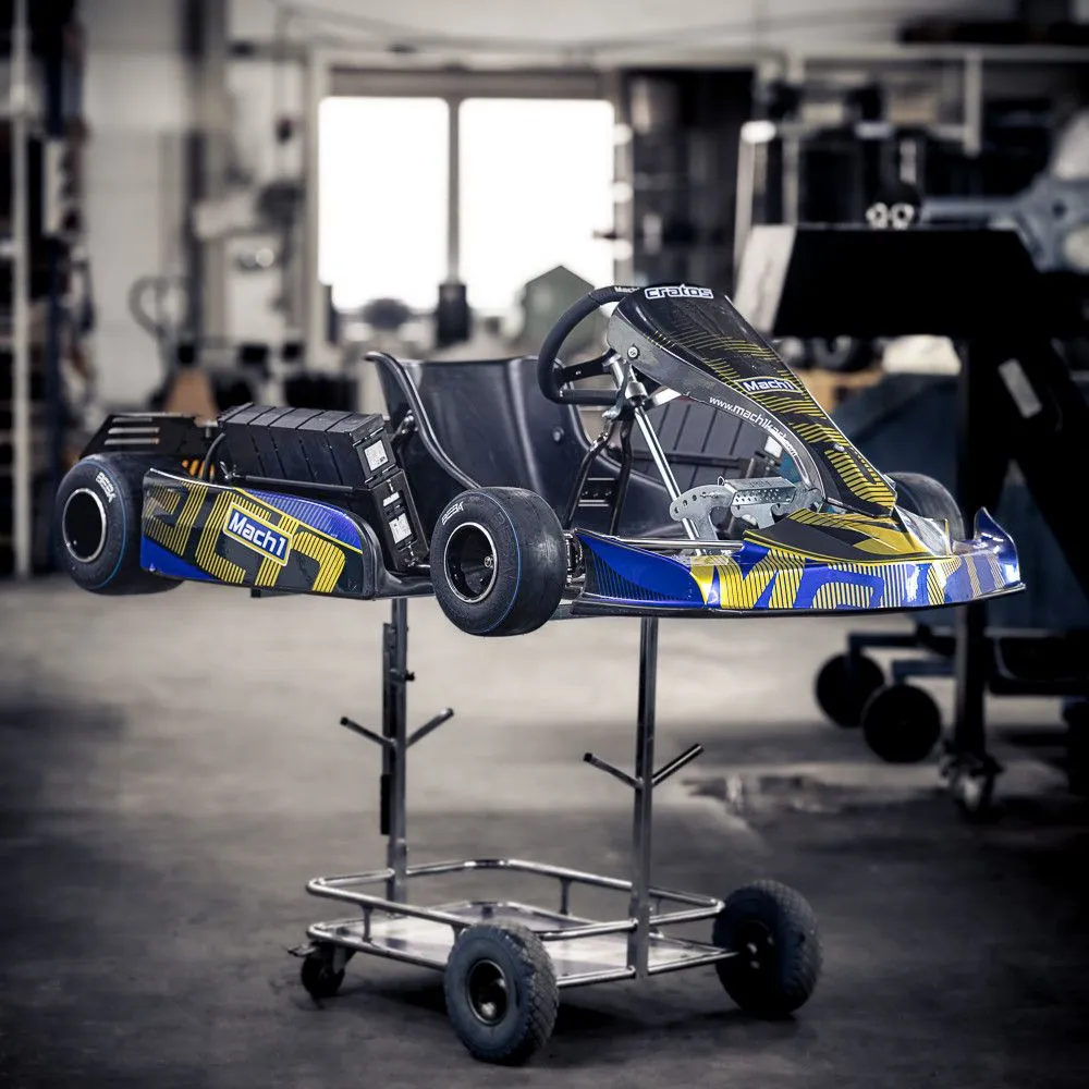 Mach1 Cratos Elektro-Slalomkart in der Seitenansicht mit blau-gelber Verkleidung