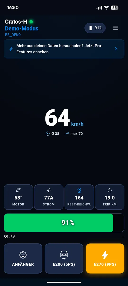 Live-Anzeige der Cratos-App mit Geschwindigkeit, Akkustand und den Fahrstufen am unteren Bildschirmrand